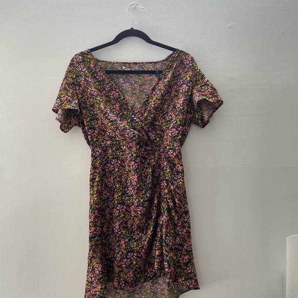 DRESSES - Picture 3 of 8